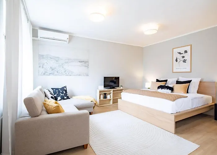 Central - Comfy - Sunny